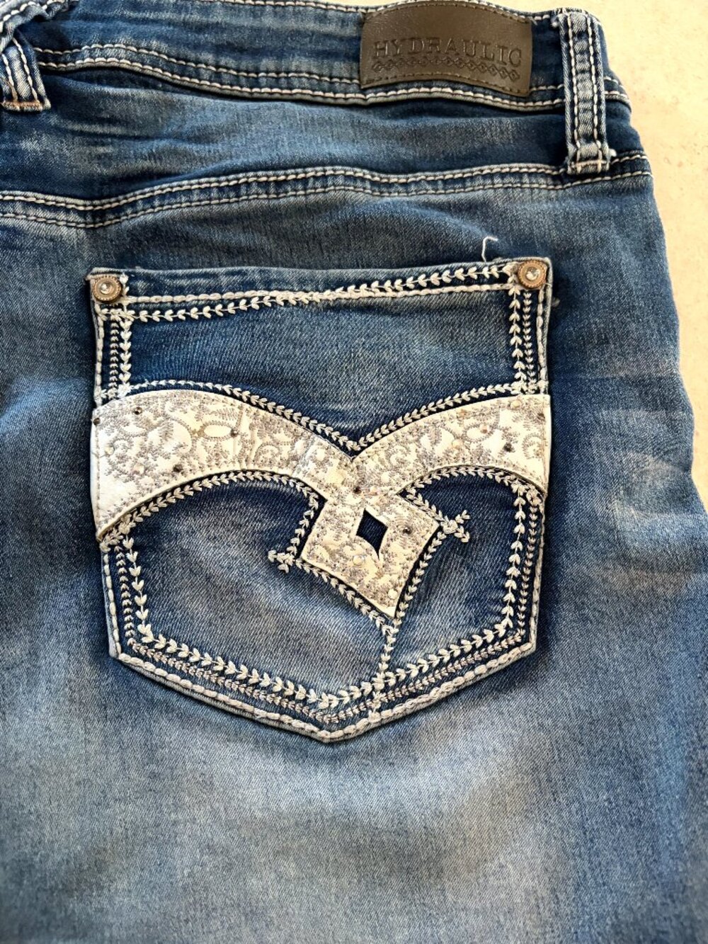 Hydraulic Bailey Low rise Womens Denim Shorts Size 15/16 Blue Embroidered